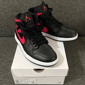 Jordan 1 mid